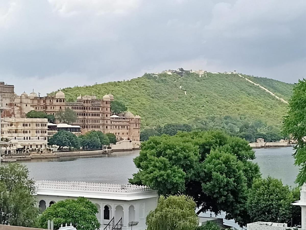 The Hostel Crown Udaipur Extérieur photo