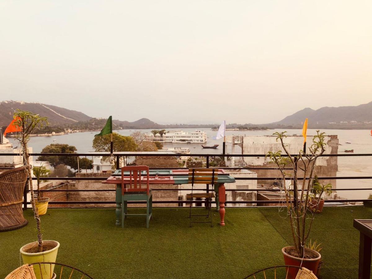 The Hostel Crown Udaipur Extérieur photo
